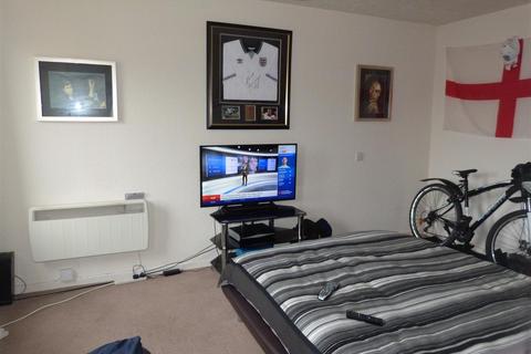 1 bedroom flat to rent, Marsh Close, Rusheymead