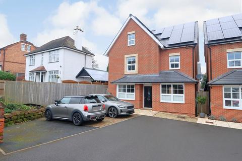 5 bedroom detached house for sale, Manor Avenue, Kidderminster, DY11