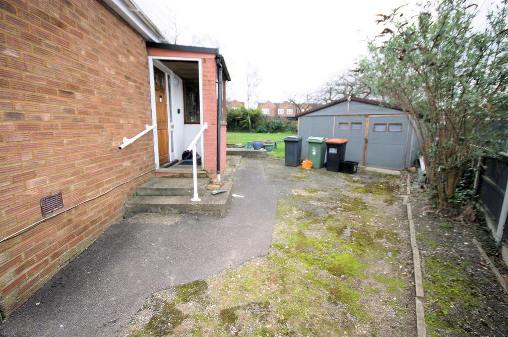 9 Arnold Close - SDrive.jpg