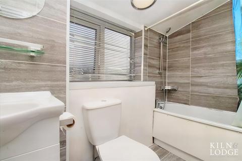 27 Mariskals, Basildon, SS13 3EH
