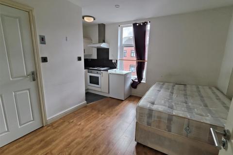1 bedroom flat to rent, 1 Bed Studio Flat To Let on New Hall Lane, Preston
