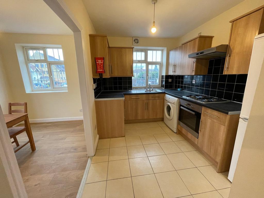 Bovingdon Avenue, Wembley, HA9 2 bed flat to rent £1,800 pcm (£415 pw)