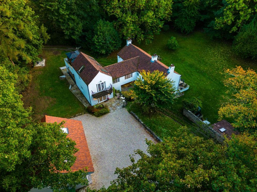 Greatwood cottage front image 1.jpg