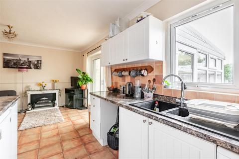 2 bedroom bungalow for sale, North Farm Road, Lancing