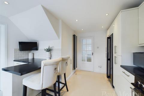 3 bedroom end of terrace house for sale, Witley Crescent, New Addington, Croydon