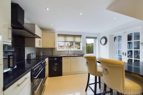 3 bedroom end of terrace house for sale, Witley Crescent, New Addington, Croydon