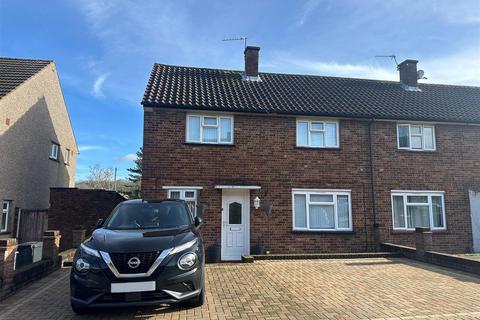 18 Witley Crescent, New Addington, Croydon, CR0 0RQ