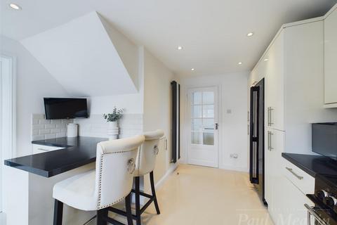 18 Witley Crescent, New Addington, Croydon, CR0 0RQ