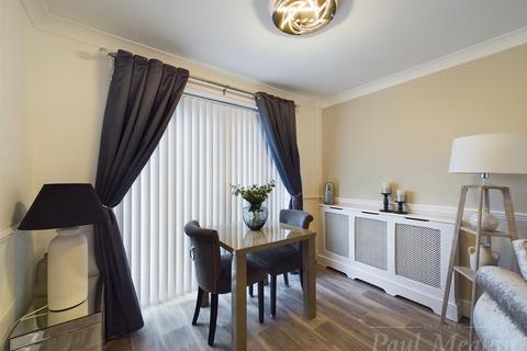 18 Witley Crescent, New Addington, Croydon, CR0 0RQ