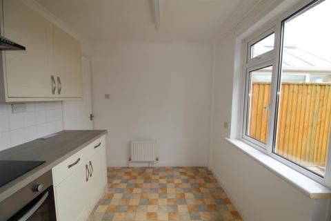 2 bedroom terraced house to rent, Walnut Road, Honiton