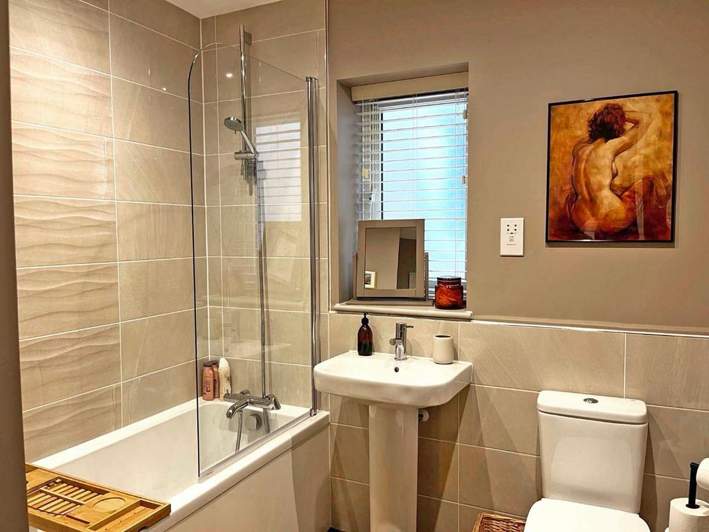Bathroomb.jpg