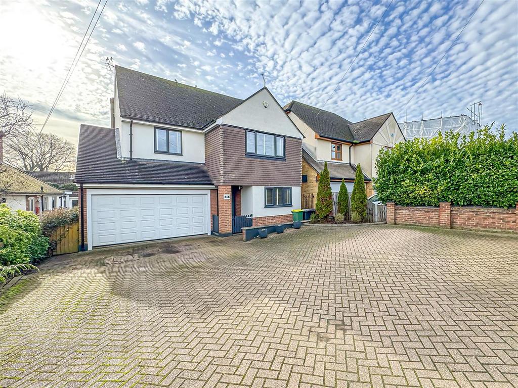 Eastwood Road, Rayleigh SS6 4 bed detached house for sale £800,000