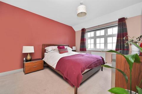 23 Branwell Road, Guiseley, Leeds, LS20 9FG