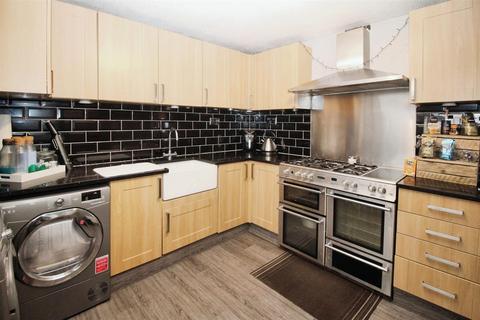 2 Arnford Close, Bradford, BD3 0HA
