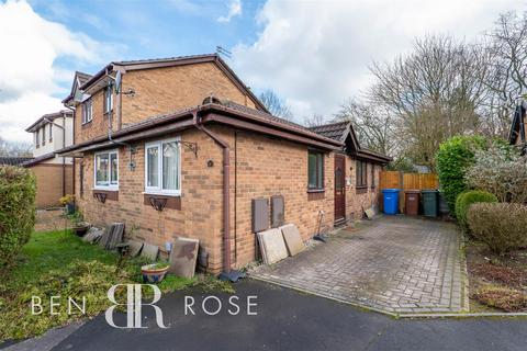 10 Lords Croft, Clayton Le Woods, Chorley, PR6 7TP