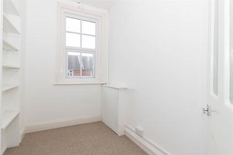 2 bedroom flat to rent - Canterbury Road, Worthing