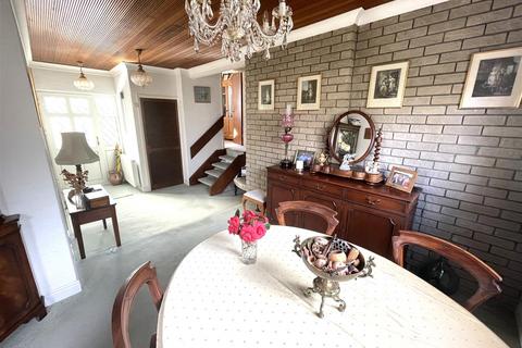 4 bedroom detached bungalow for sale, Heol Y Nant, Llannon, Llanelli