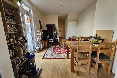 2 bedroom flat to rent - St. Leonards Road, Hove