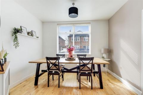 16 Acton Road, Arnold, Nottingham, NG5 7AD
