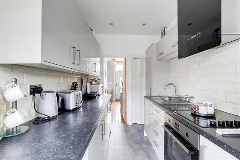 16 Acton Road, Arnold, Nottingham, NG5 7AD