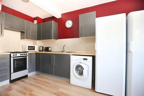5 bedroom apartment to rent, New Mills, Newcastle Upon Tyne NE4