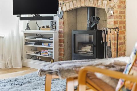 1, Hill View Hammer Vale, Haslemere, GU27 1QG