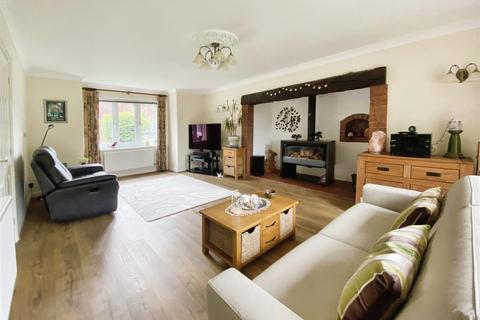 4 bedroom character property for sale, Barnyard Close, Westbury, Shrewsbury