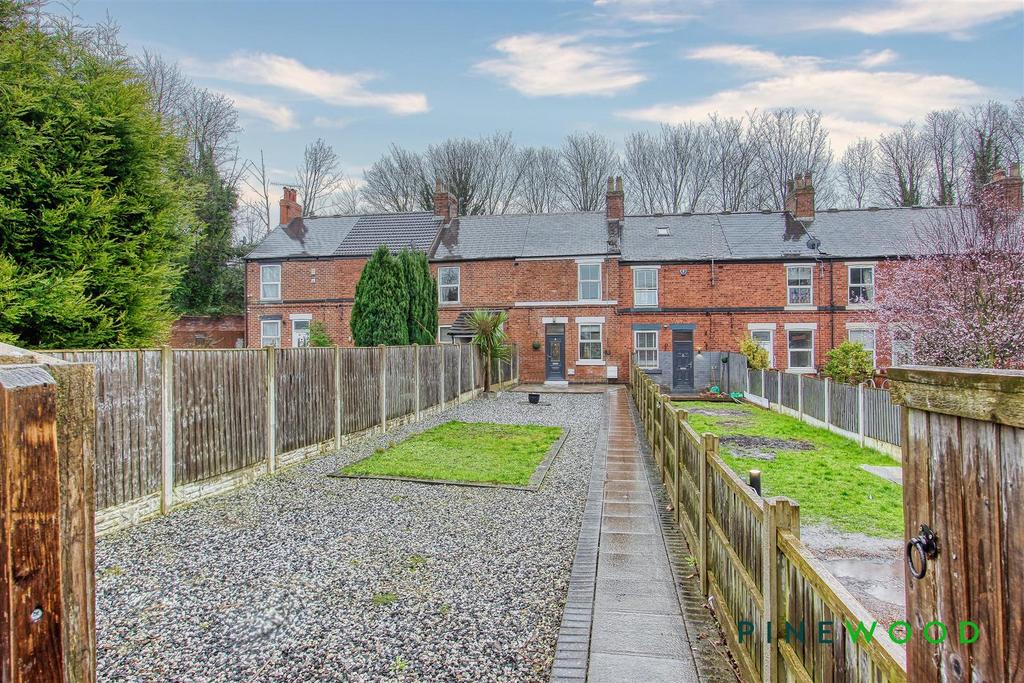 Tapton Terrace, Chesterfield S41 2 bed terraced house for sale £140,000