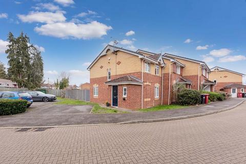3 bedroom end of terrace house for sale - Bessemer Close, Langley SL3