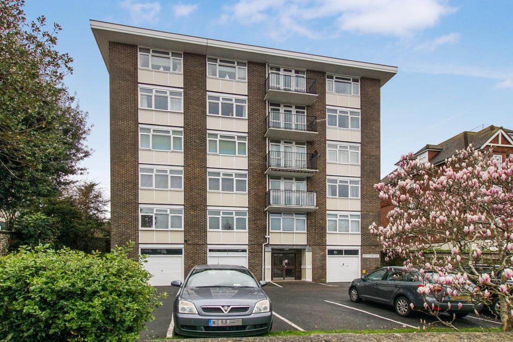 Upperton Road, Eastbourne BN21 2 bed flat - £220,000