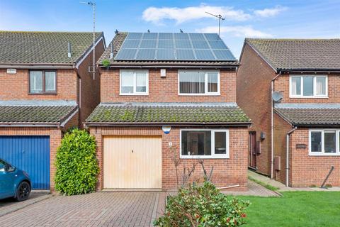 3 bedroom detached house for sale - Hemsby Close, Worcester