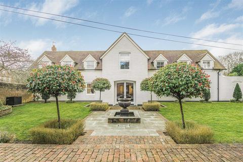 4 bedroom detached house for sale, The Courtyard, Maidenhatch, Pangbourne, Reading