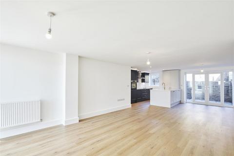 3 bedroom end of terrace house for sale - North Street, Silsden