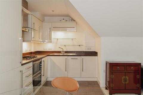 2 bedroom apartment to rent, Reigate Hill, Reigate