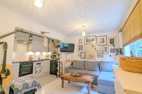 16 Bishops Drive, Feltham, TW14 8LT