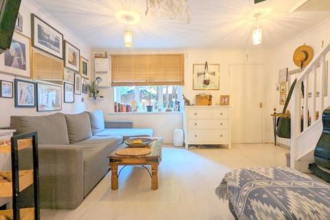 16 Bishops Drive, Feltham, TW14 8LT