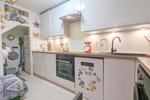 16 Bishops Drive, Feltham, TW14 8LT