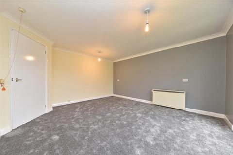 2 bedroom flat for sale, The Lawns, Stevenage