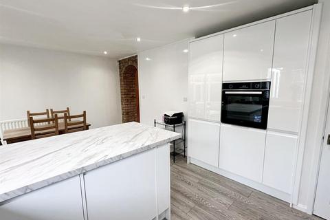 1 Thorpe Close, Sutton Coldfield, B75 6SB