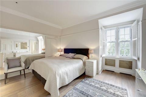 3 bedroom flat for sale, Eaton Gate, London