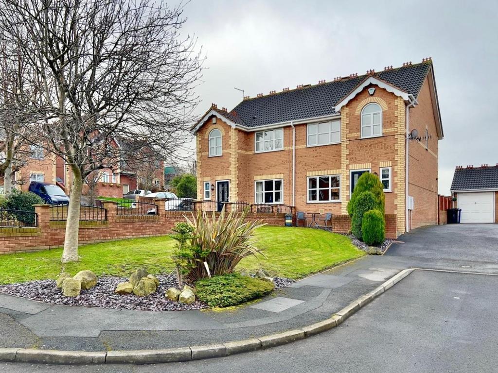 Doveside Drive, Darfield, Barnsley 3 bed semidetached house for sale