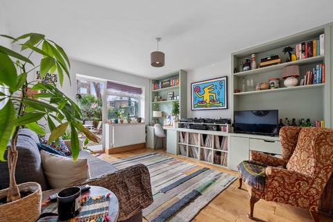 205 Lordship Road, London, N16 5HG