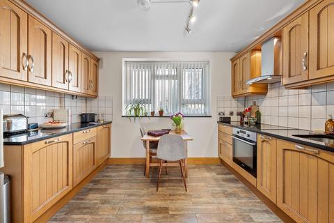 205 Lordship Road, London, N16 5HG