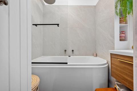 205 Lordship Road, London, N16 5HG