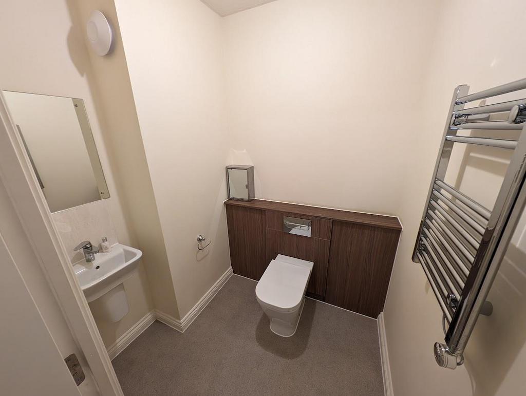 24 Trewin Lodge Cloakroom.jpg