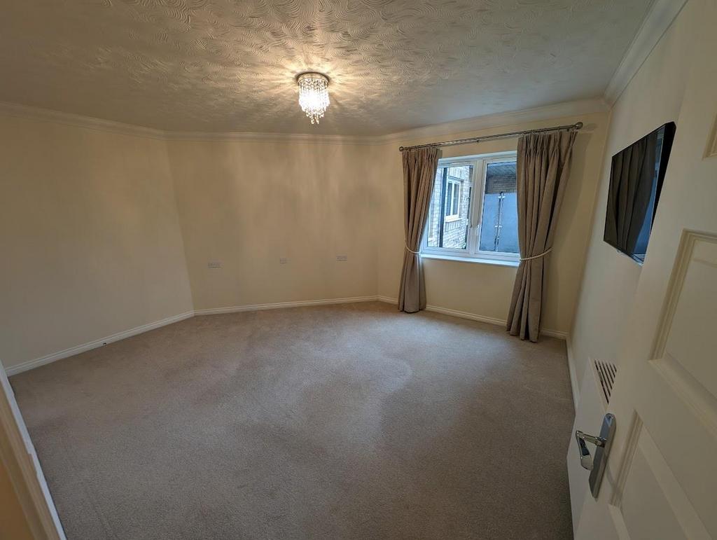 24 Trewin Lodge Bedroom 1.jpg