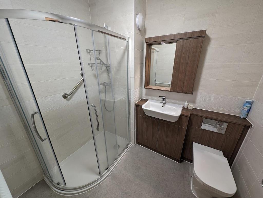 24 Trwin Lodge Shower Room.jpg