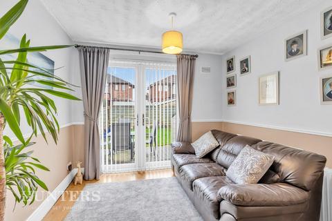 16 Thorley Close, Chadderton, Oldham, OL9 8DT
