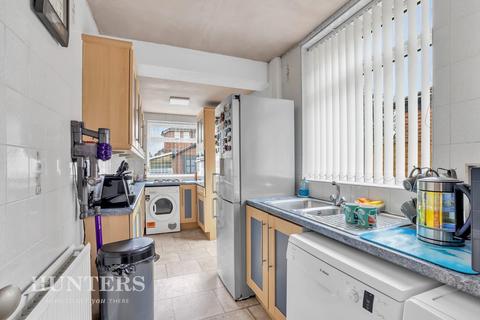 16 Thorley Close, Chadderton, Oldham, OL9 8DT