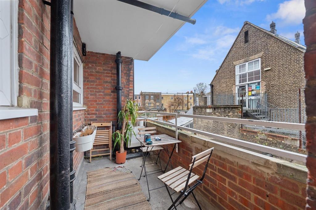 Denman House, Lordship Terrace, London, N16 2 bed flat for sale £500,000